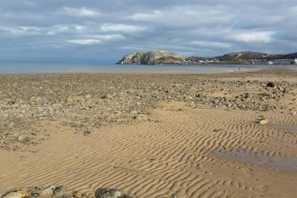 Orme View Dog Friendly Apartment Llandudno Bagian luar foto