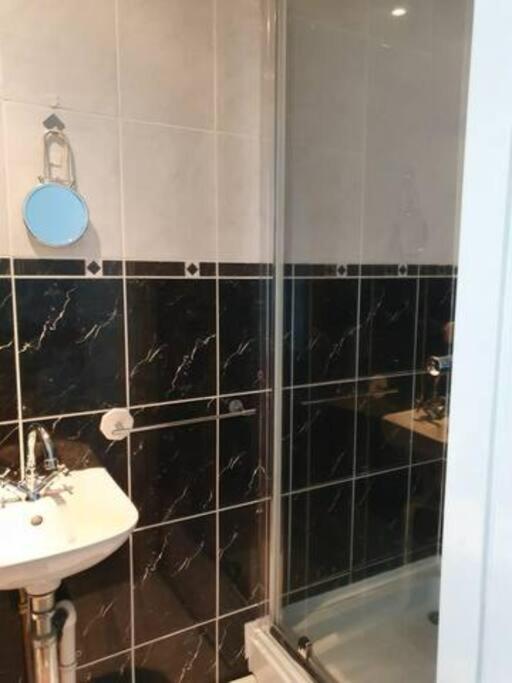 Orme View Dog Friendly Apartment Llandudno Bagian luar foto